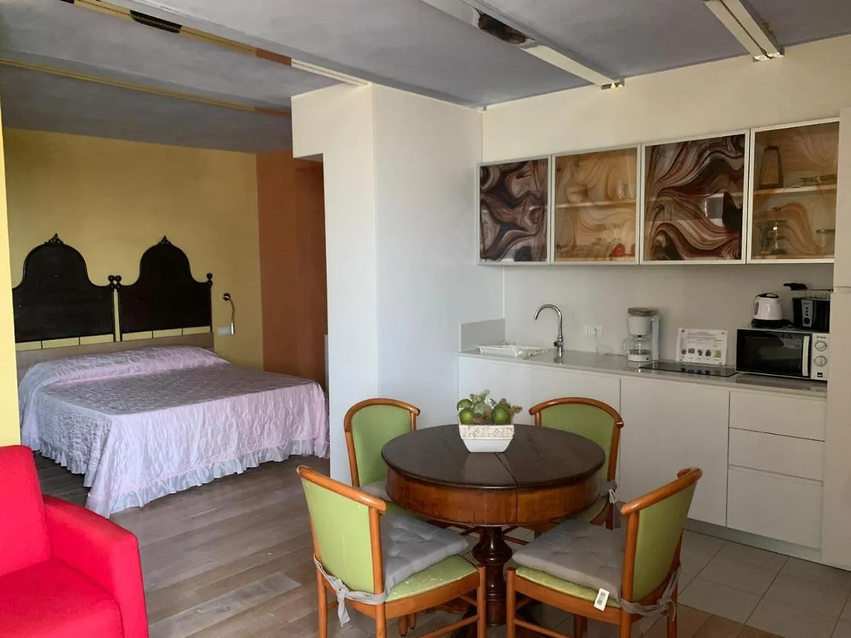 Borgo Al Sole By Garda Facilities Aparthotel Puegnago del Garda 0*,  Italy